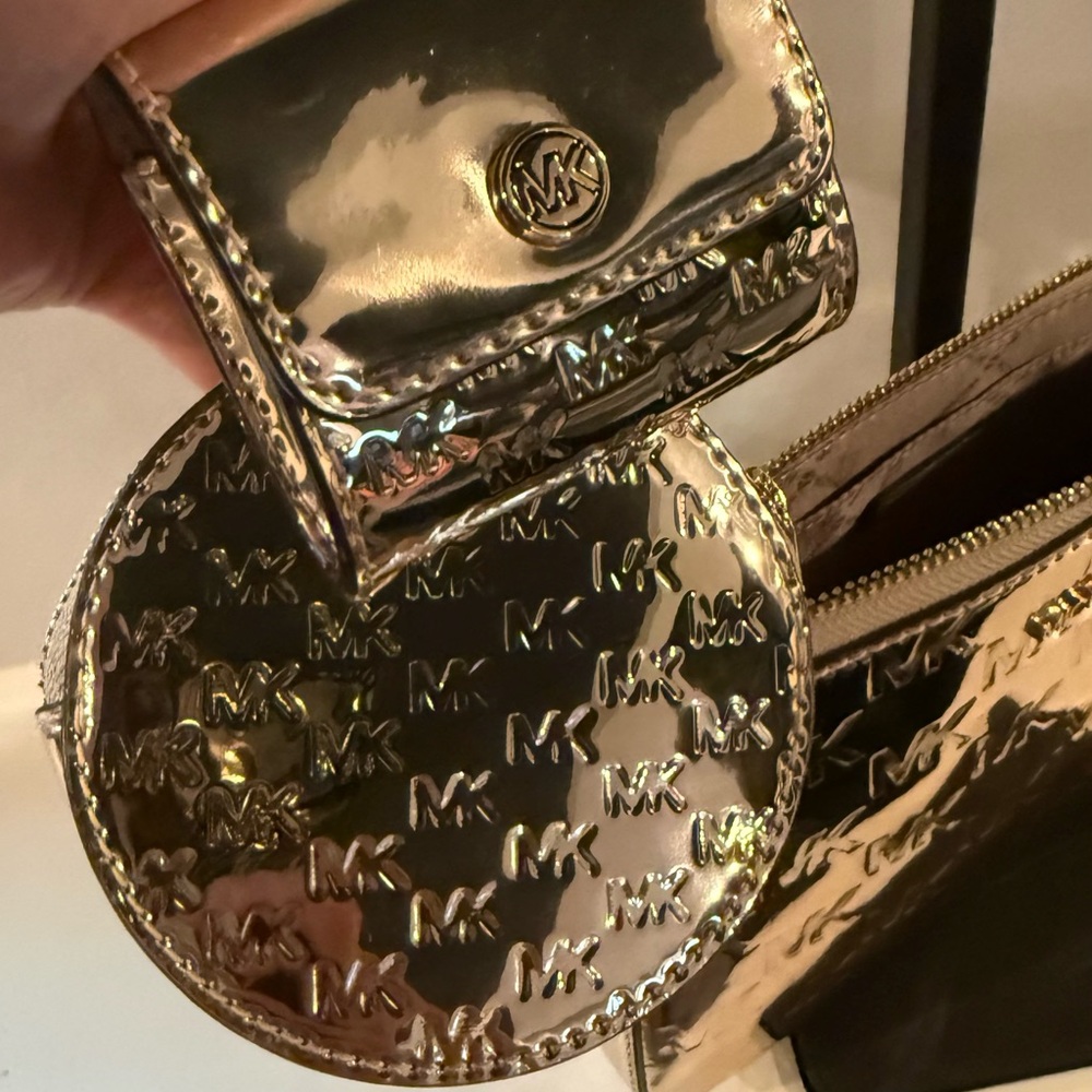 Jet Set Small gold Metallic Logo Debossed Crossbody with tech attachments - Picture 3 of 8